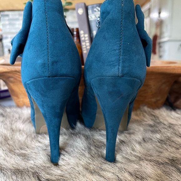 Teal heels with bow- sz 9 - Picture 3 of 5